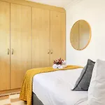 Backup-Powered Bantry Bay View 2 Bed Apartment