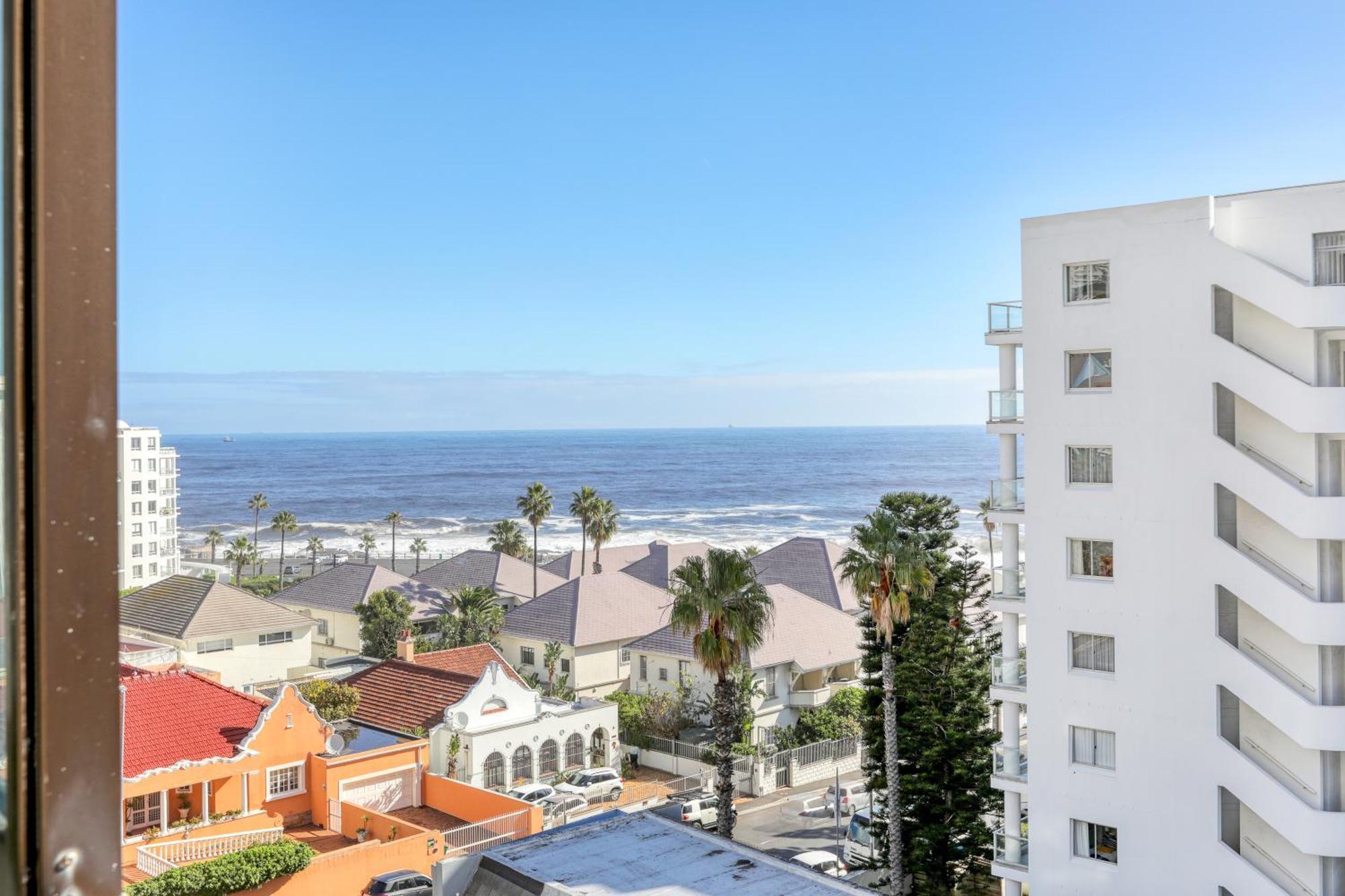 Backup-powered Bantry Bay View 2 Bed *