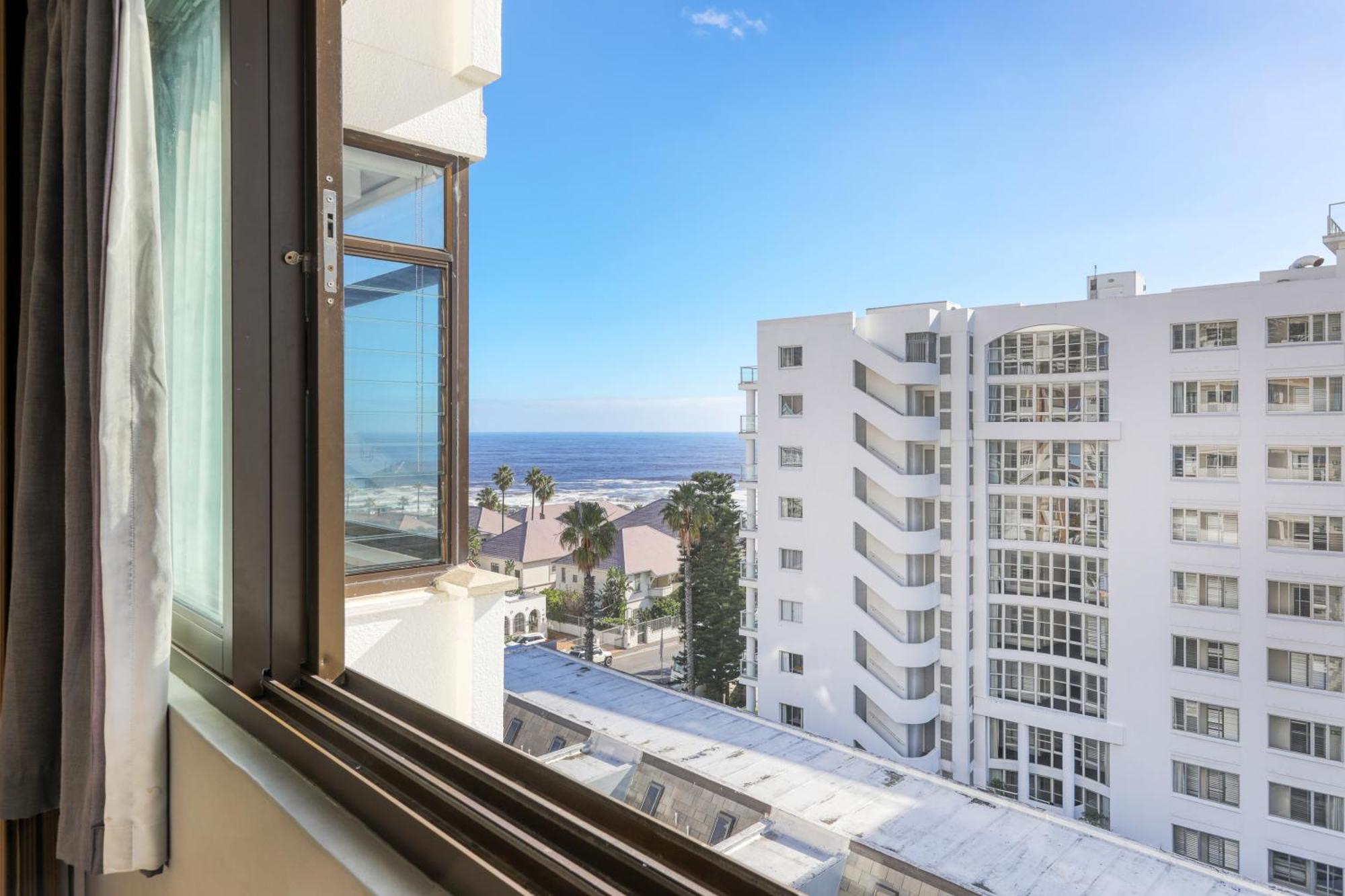 Backup-powered Bantry Bay View 2 Bed Apartment Cape Town
