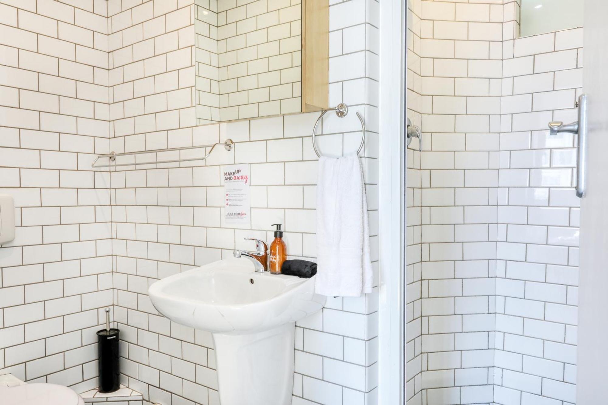 Backup-powered Bantry Bay View 2 Bed