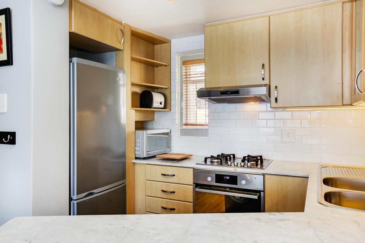 Backup-powered Bantry Bay View 2 Bed Apartment *